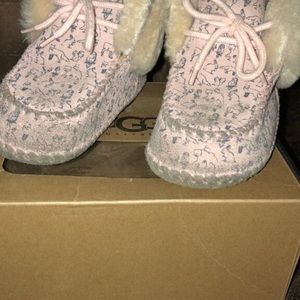 Baby girl Uggs in pink